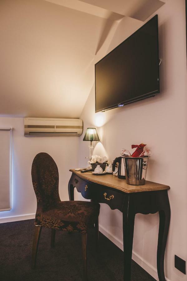Hotel Hors-chateau - Centre Historique 3*